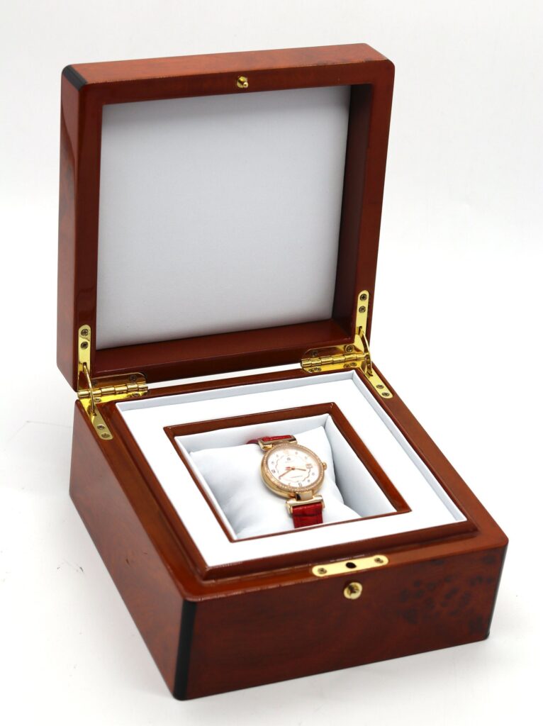 Elegant Metal Logo Watch Box – MDF Wooden Design with Glossy Finish, Custom Wholesale Packaging