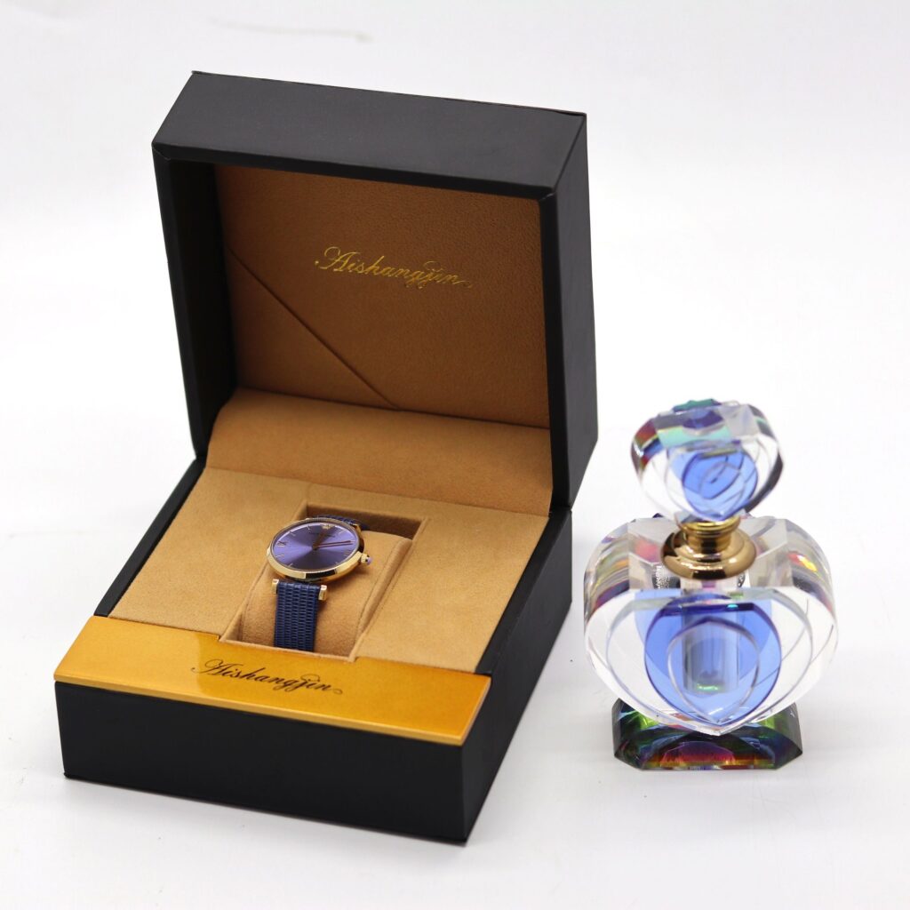 Customizable Watch Flip-Top Packaging Box – 5MM Plastic Base, Leather with Gold Stamping, Wholesale Manufacturer