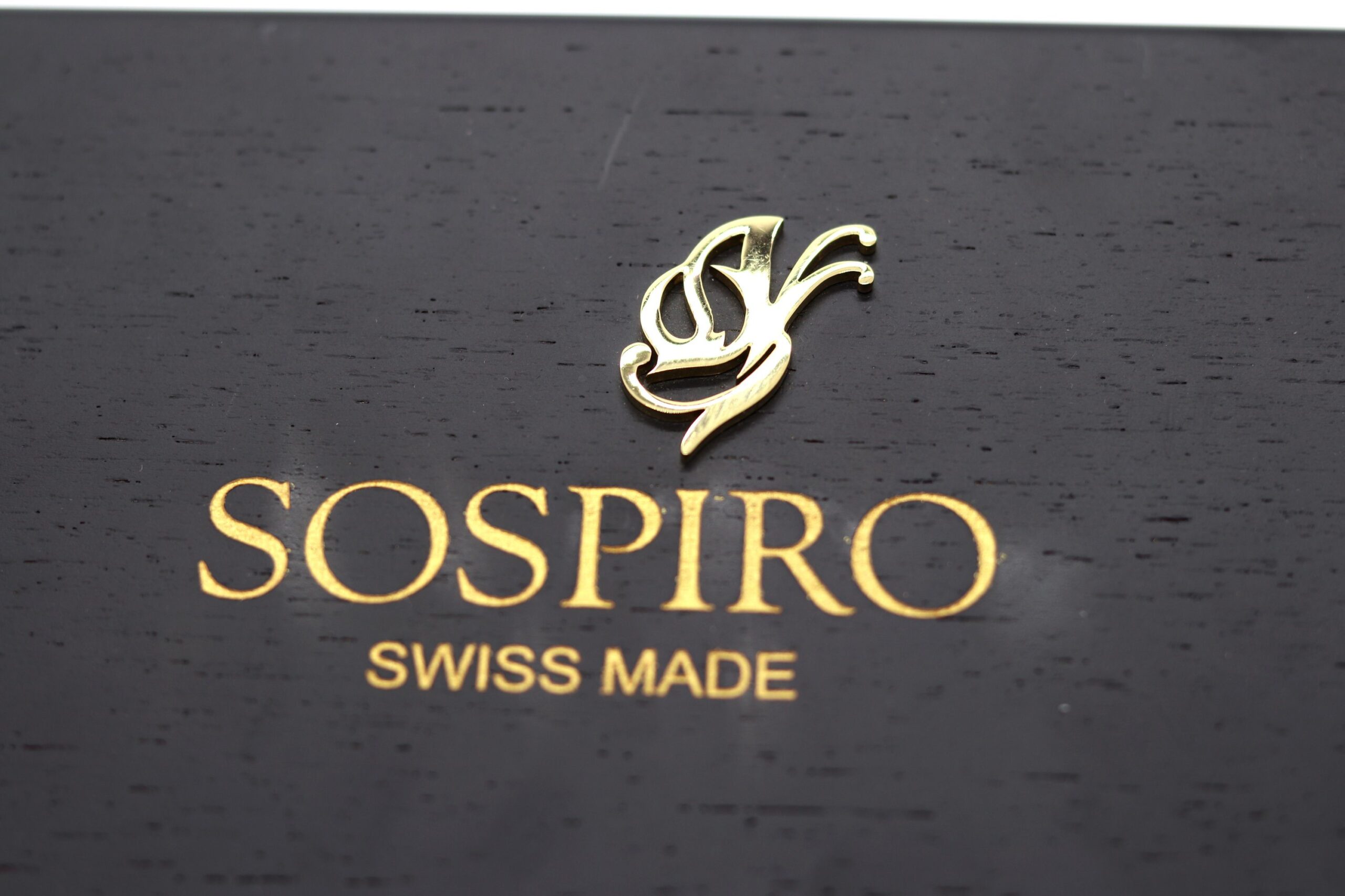 Classic Solid Wood Watch Organizer – Matte Lacquer, Laser Gold Finish, Custom Wholesale Packaging