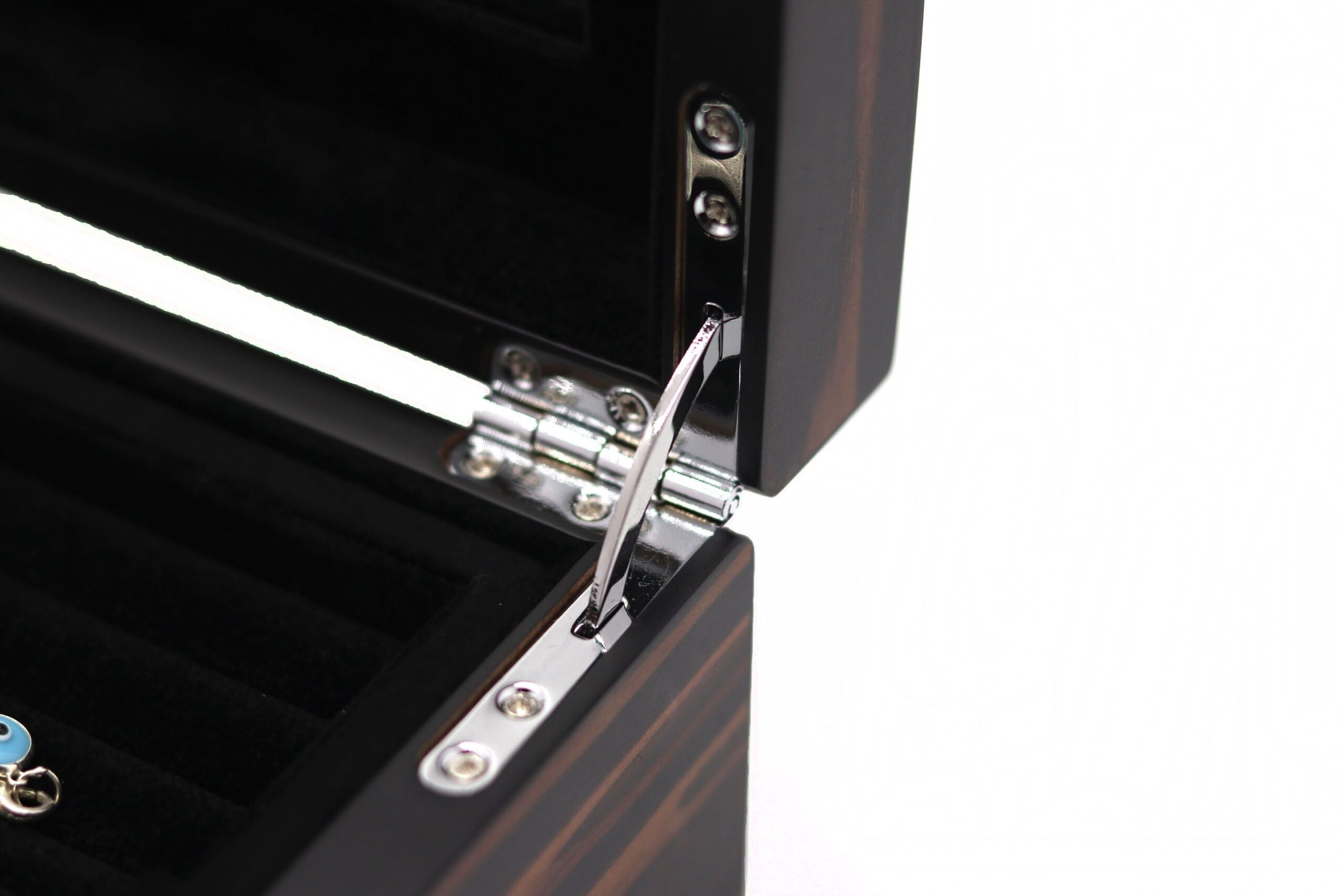 Matte Lacquer Jewelry Box with Black Velvet Interior – Premium Gift Packaging