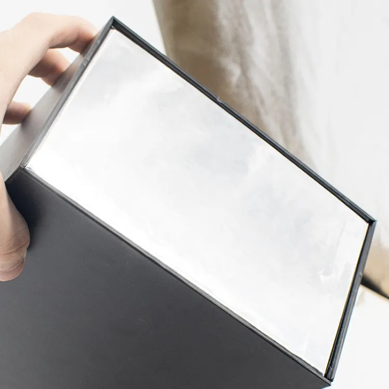 Custom Handmade Flip Top Cardboard Black Paper Magnetic Closure Perfume Gift Box