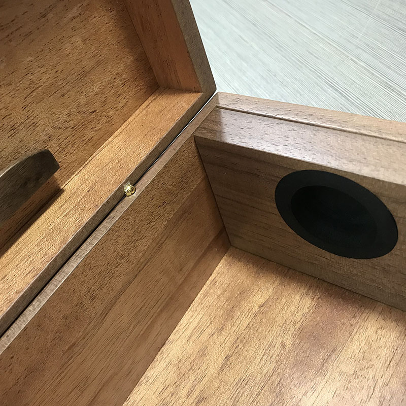 Custom Walnut Veneer Matte Finished Wooden Packaging Wine Box
