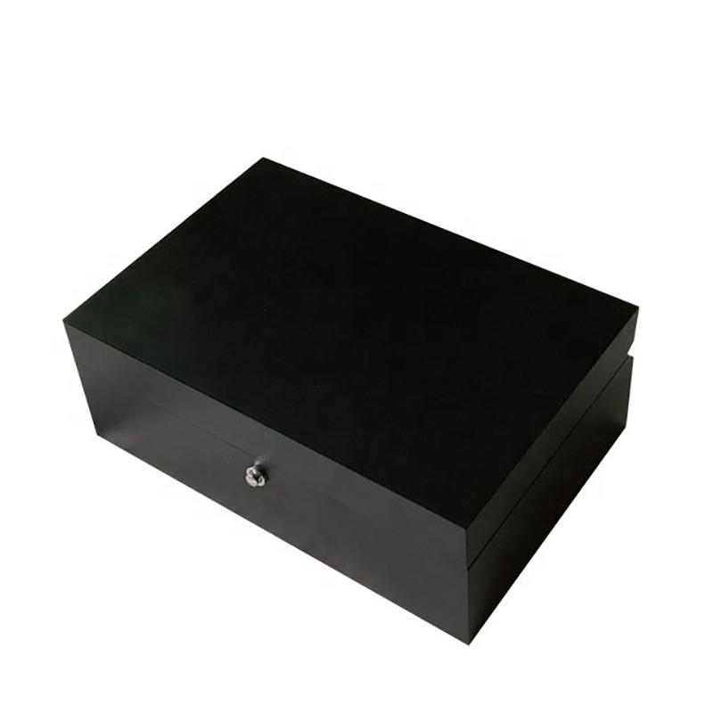 Matte Black Lacquer Finish Luxury Wooden Gift Packaging for Mobile Phone