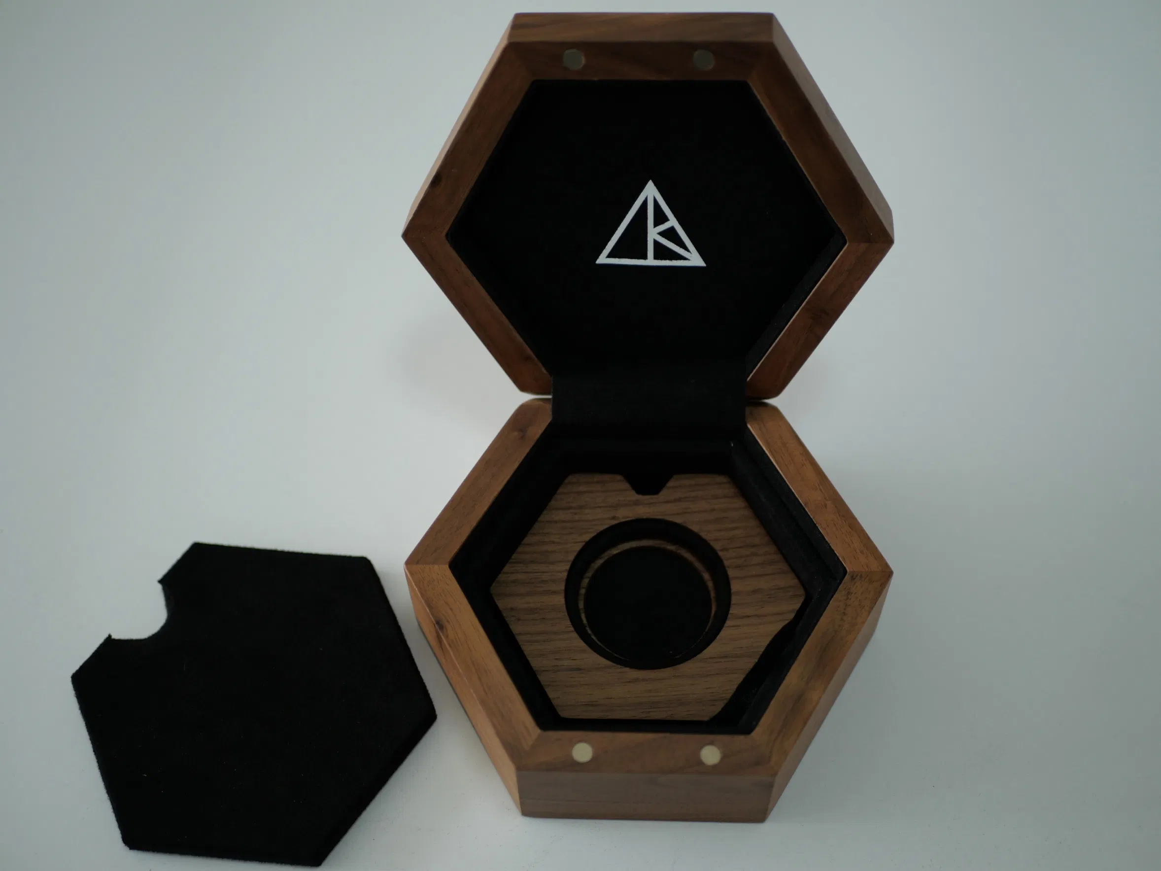 Custom Fashion Design Wedding Ring Jewelry Box for Packaging Gifts