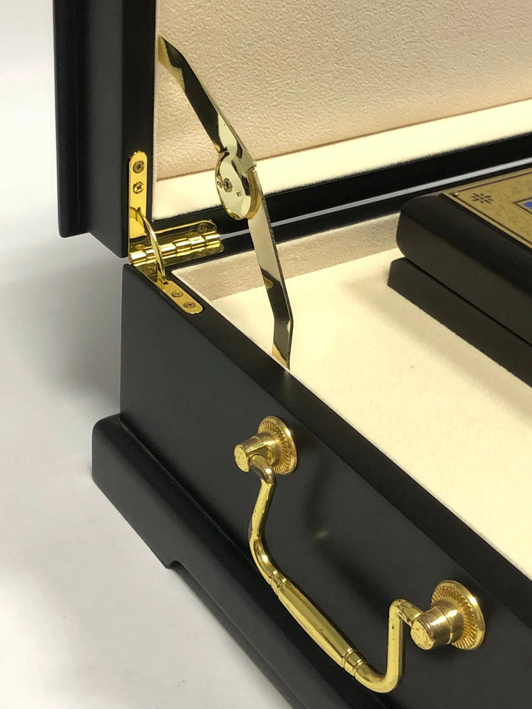 Custom Luxury Design Fashion Wooden Cosmetic Gift Perfume Box with Hot Stamping