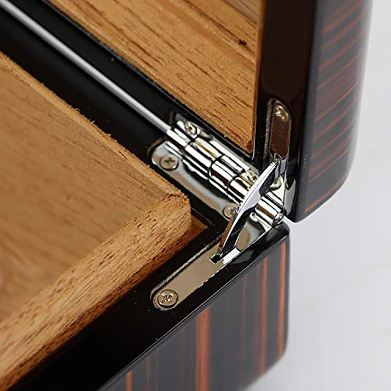 Premium Cedar Wood Cigar Humidor with Hygrometer and Humidifier
