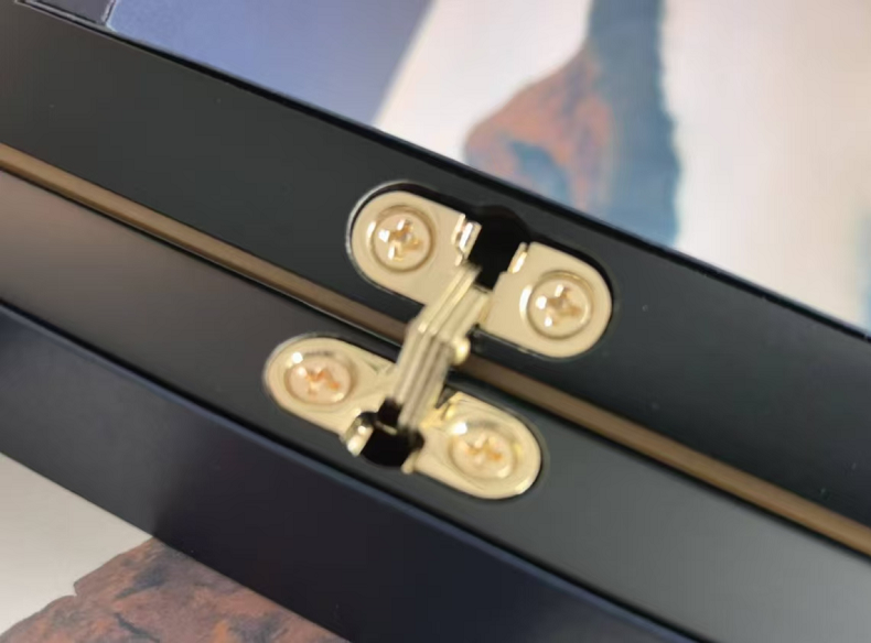 Cylinder hinge detail