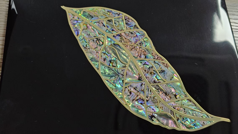 Different shell patterns on jewelry box