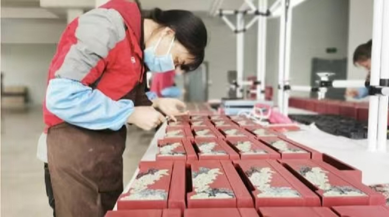 Workers are setting shells on box