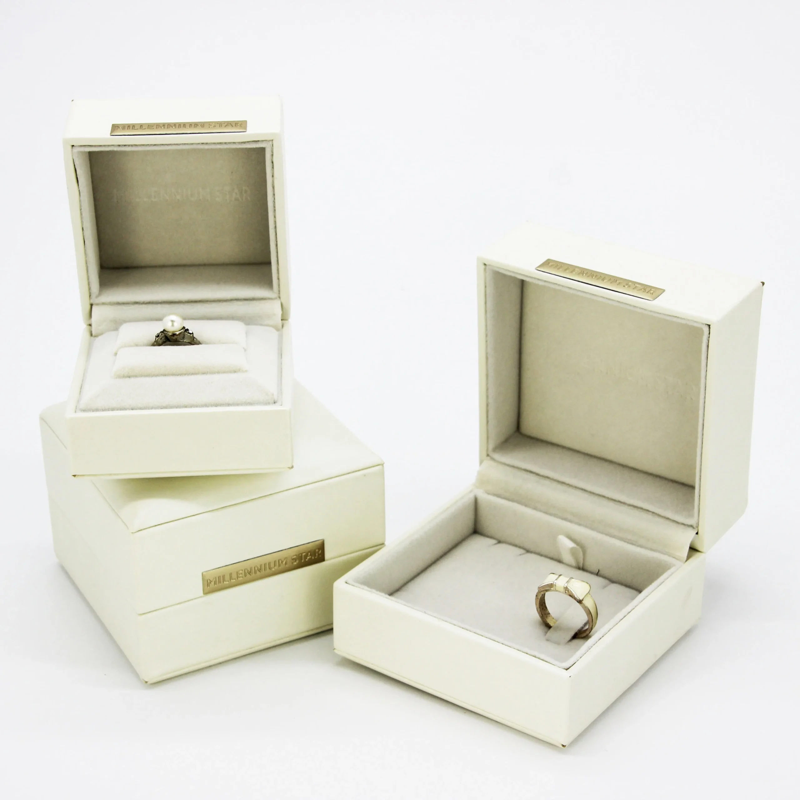 Elegant White PU Leather Jewelry Box for Travel Storage