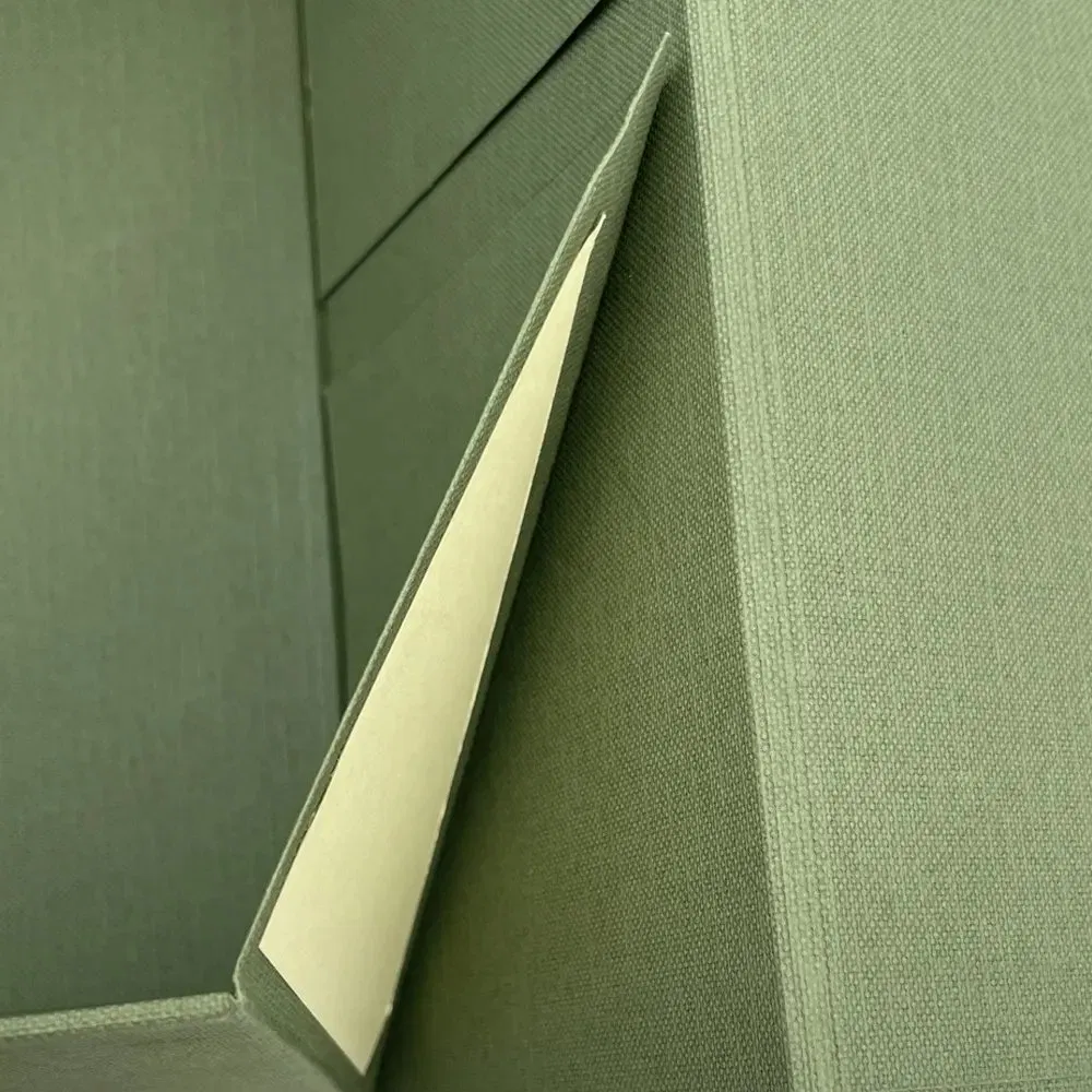 Custom Green Foldable Gift Boxes Magnet Flap Paper Packaging Box with Recycled Materials