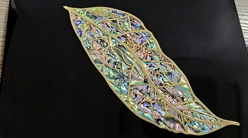 Different shell patterns on jewelry box