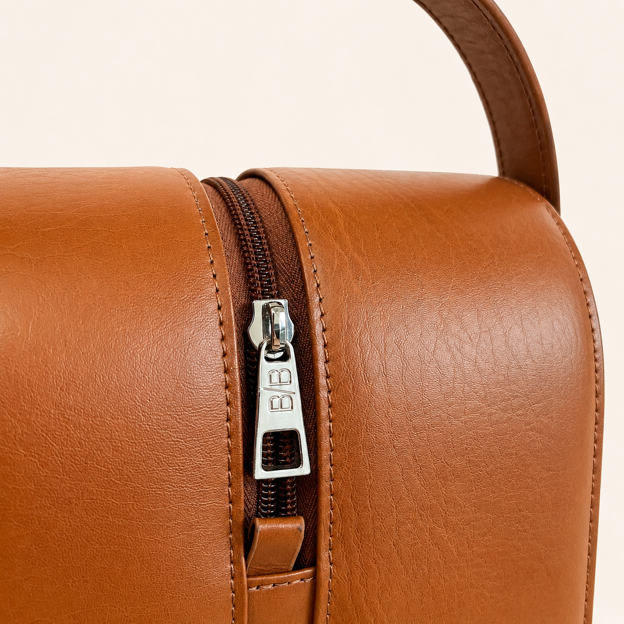 PU leather wine box zipper detail