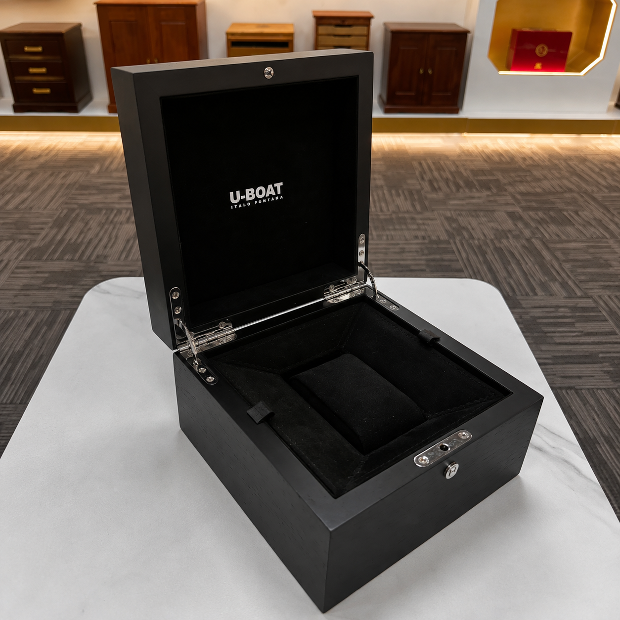 Luxury watch box side display