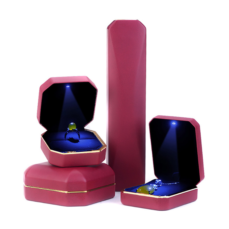 Custom Design Plastic Packaging Jewelry Ring Box with LED Light