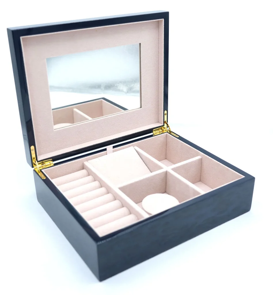OEM Jewelry Box Luxury Wooden Gift Box for Rings and Bracelets
