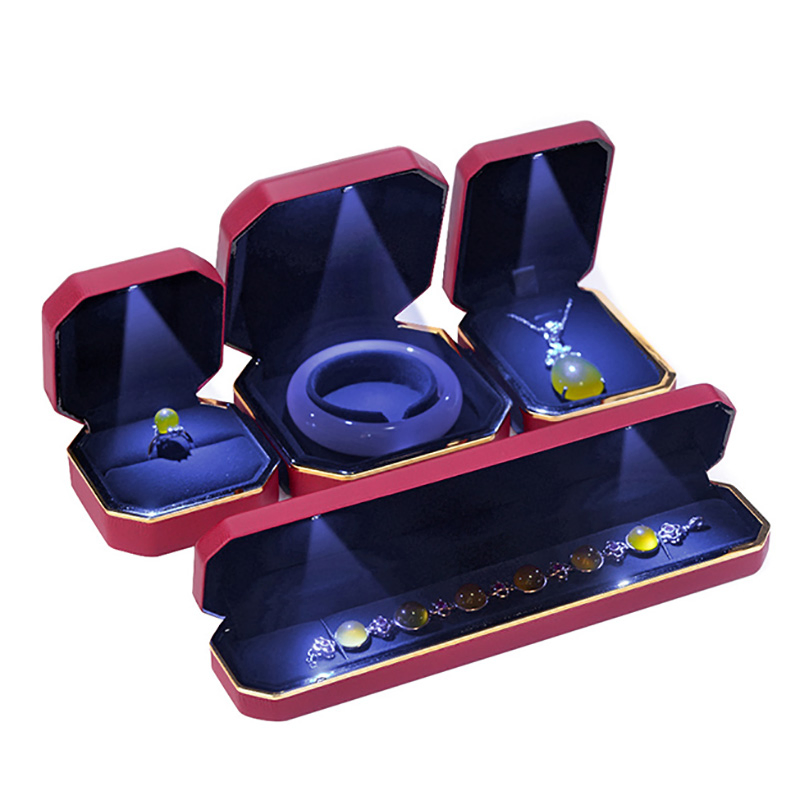 Custom Design Plastic Packaging Jewelry Ring Box with LED Light