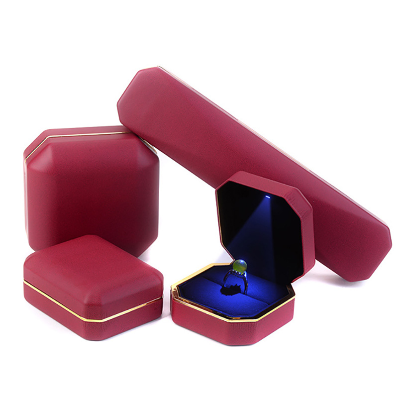 Custom Design Plastic Packaging Jewelry Ring Box with LED Light