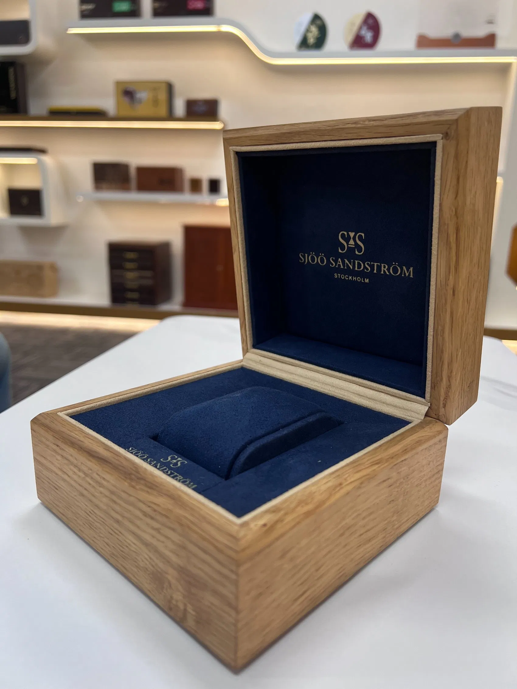 Natural Wooden Watch Display Case with Velvet Interior Single Slot Custom Logo Luxury Gift Packaging Box