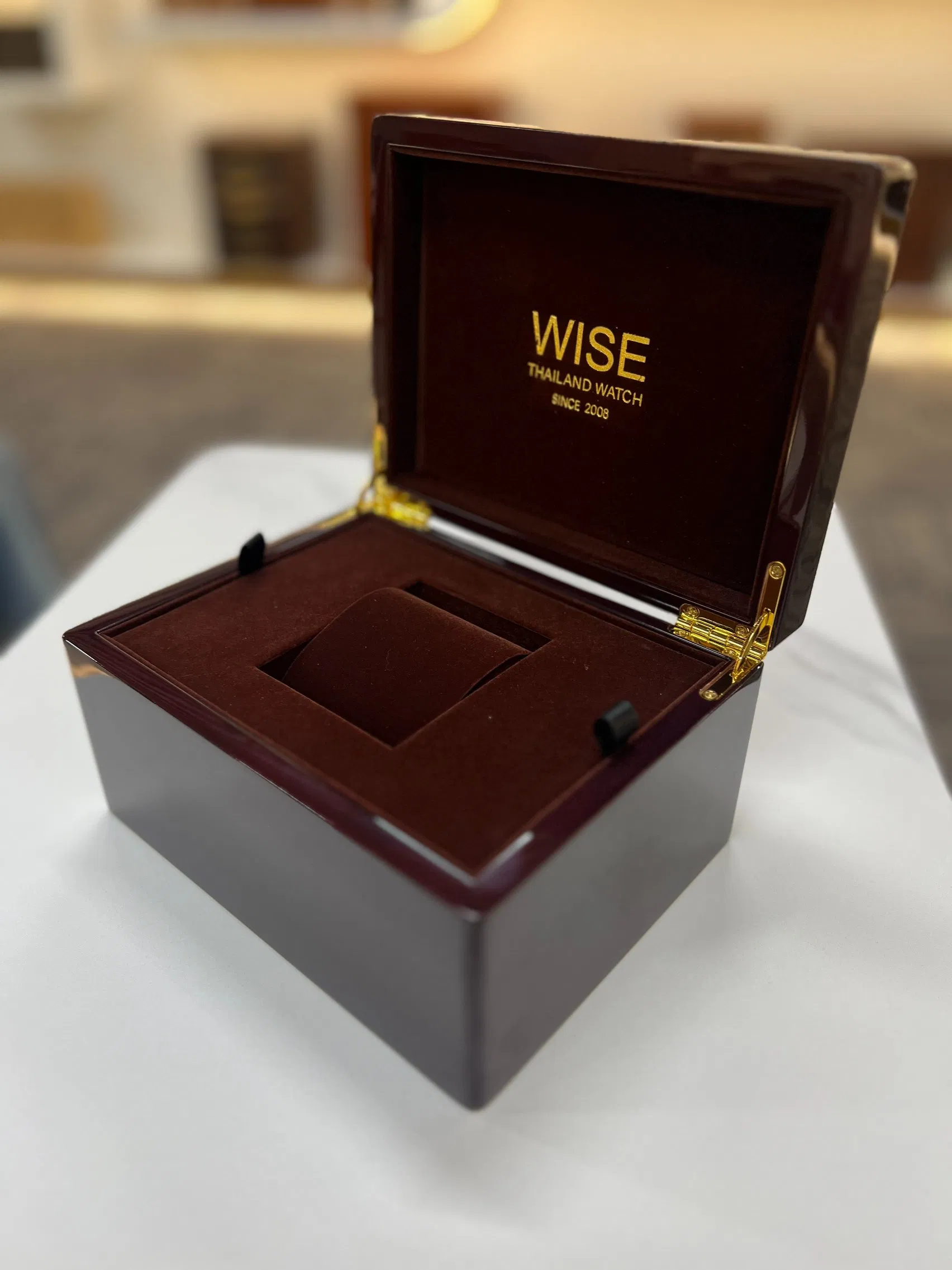 Luxury Wooden Watch Presentation Box with Brown Velvet Interior Custom Logo Premium Display Gift Packaging Case