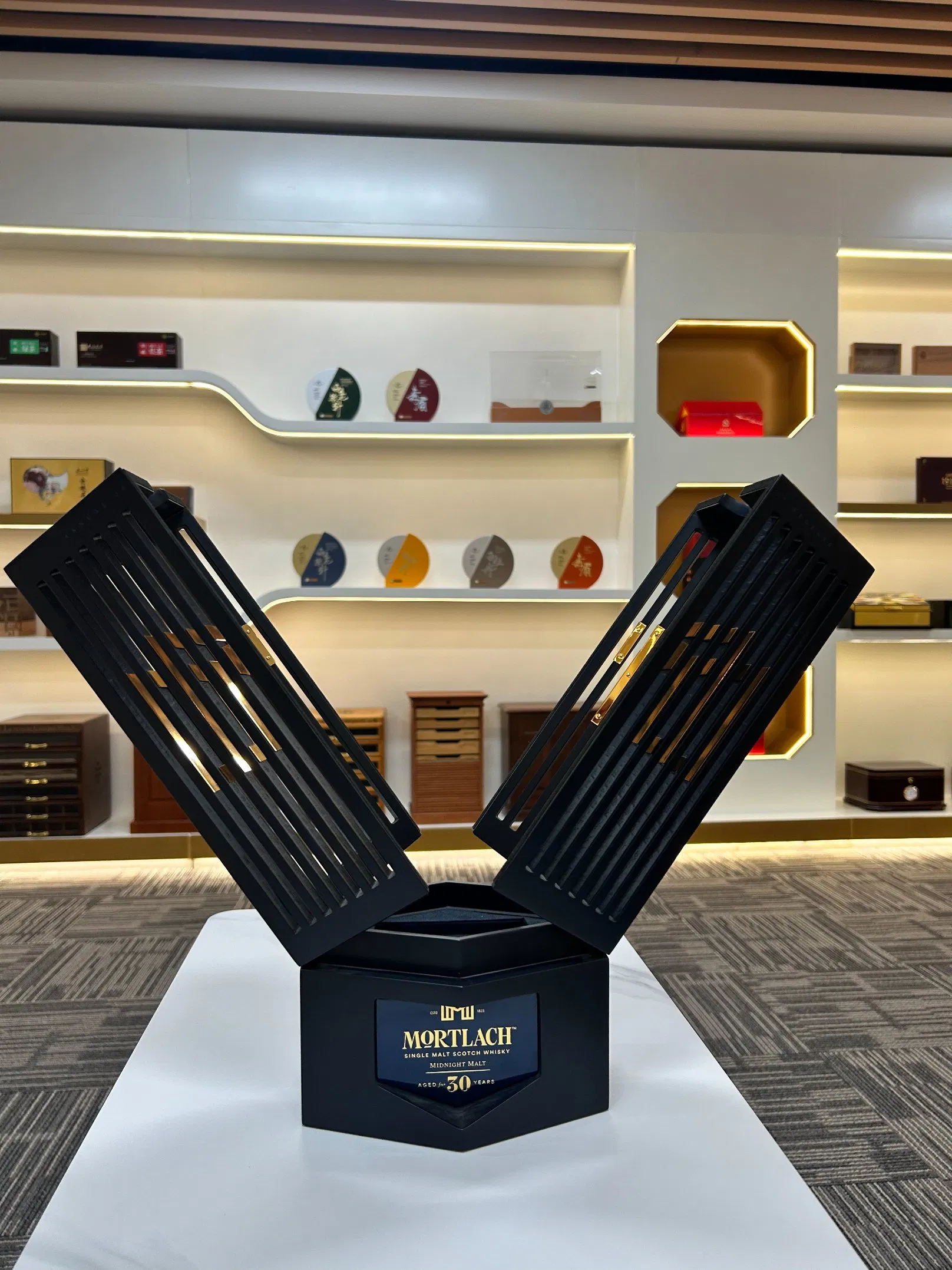 Luxury Custom Whisky Gift Box Premium Spirits Presentation Packaging with Unique Wing Opening Design