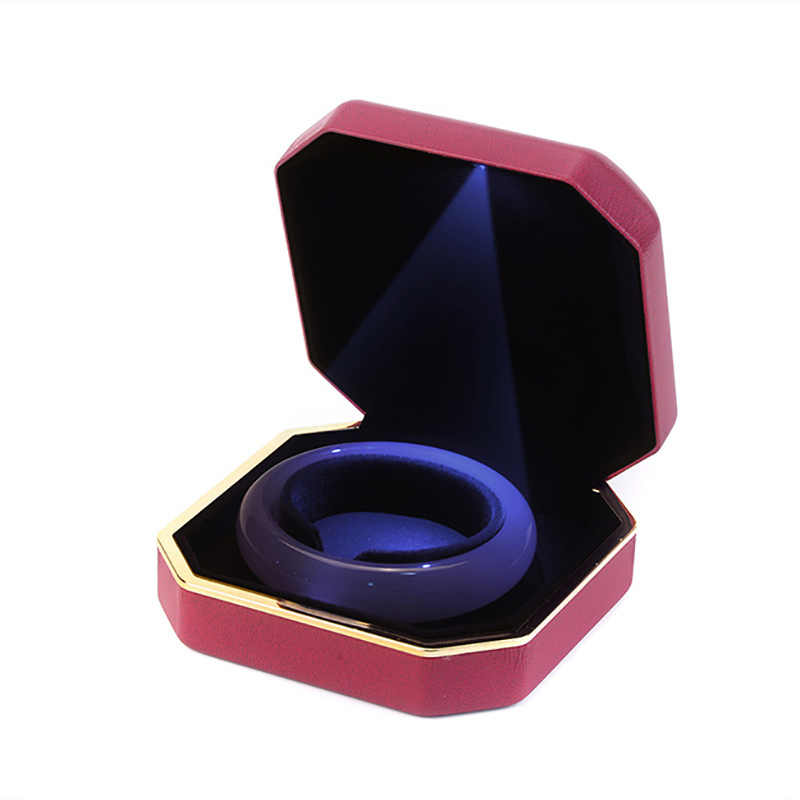 Custom Design Plastic Packaging Jewelry Ring Box with LED Light