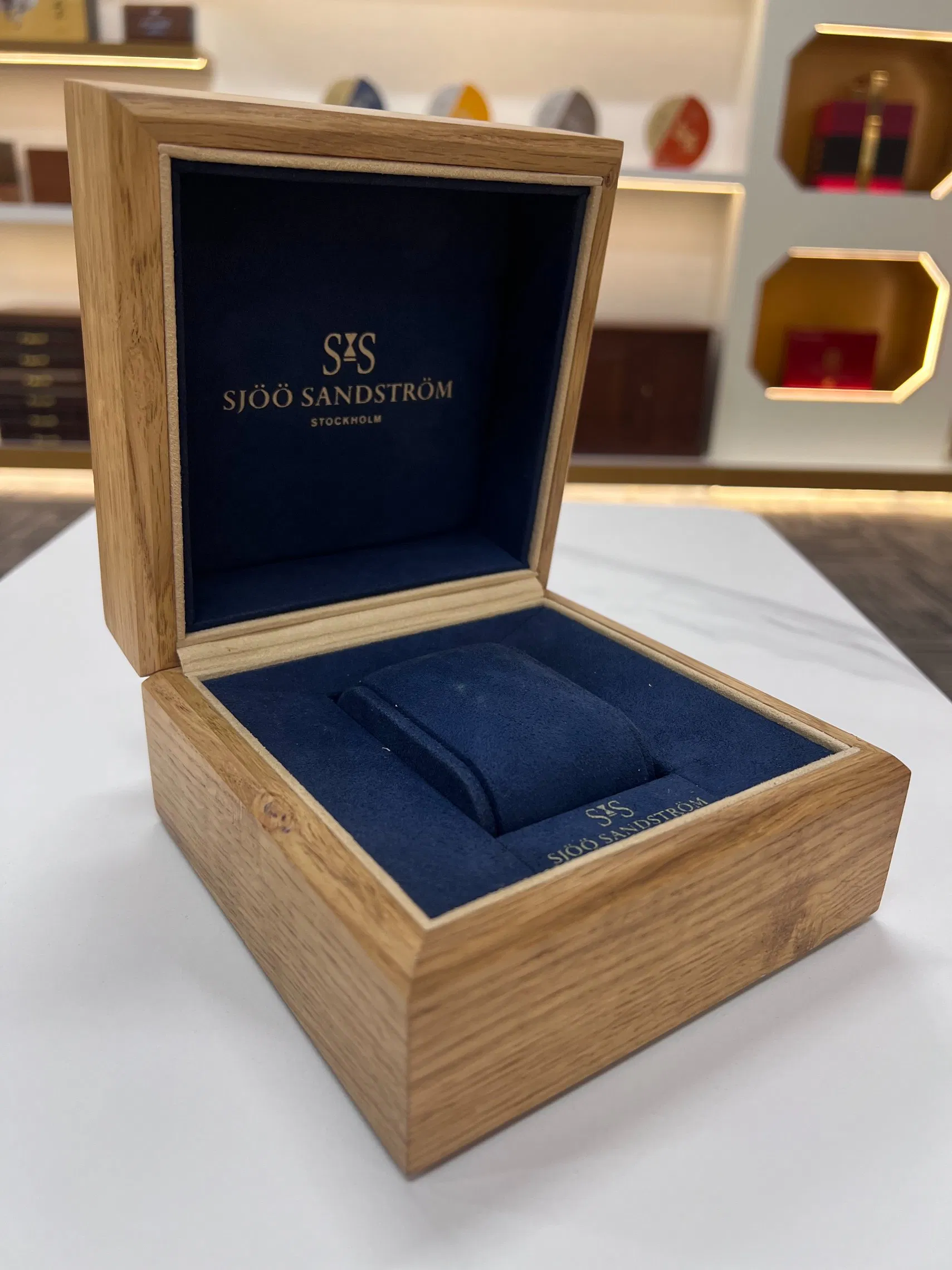 Natural Wooden Watch Display Case with Velvet Interior Single Slot Custom Logo Luxury Gift Packaging Box