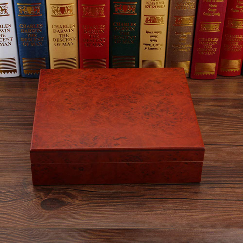Cigar Humidor Desktop Cigar Cedar Box with Humidifier Hygrometer Holds 20 to 25 Cigars