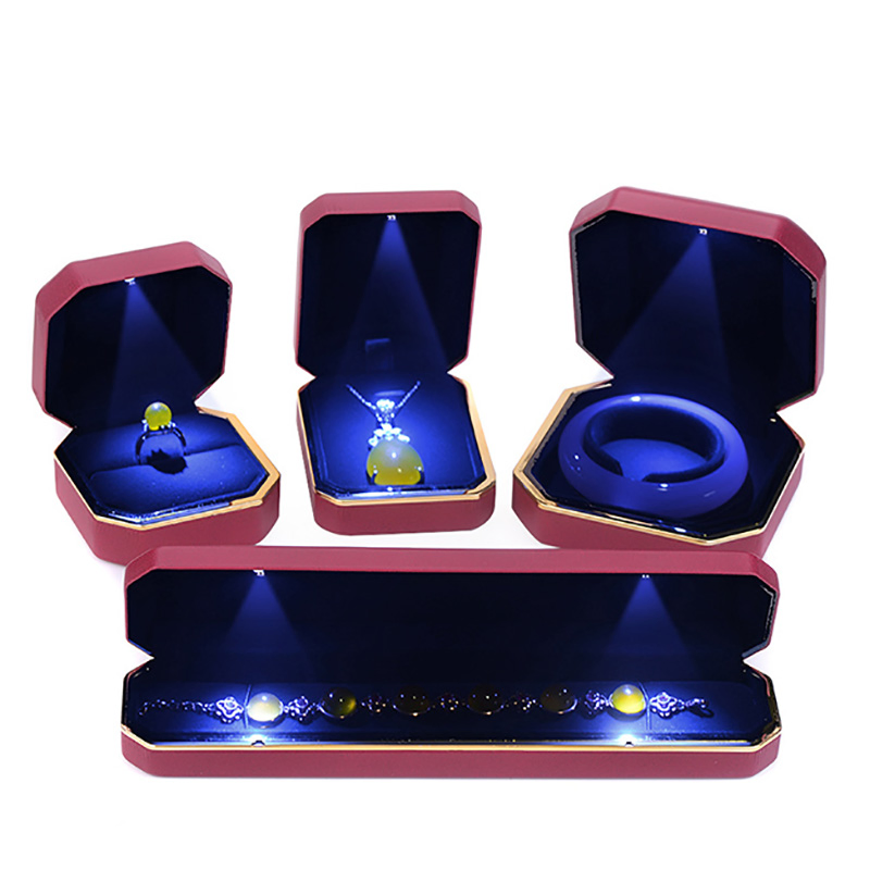 Custom Design Plastic Packaging Jewelry Ring Box with LED Light