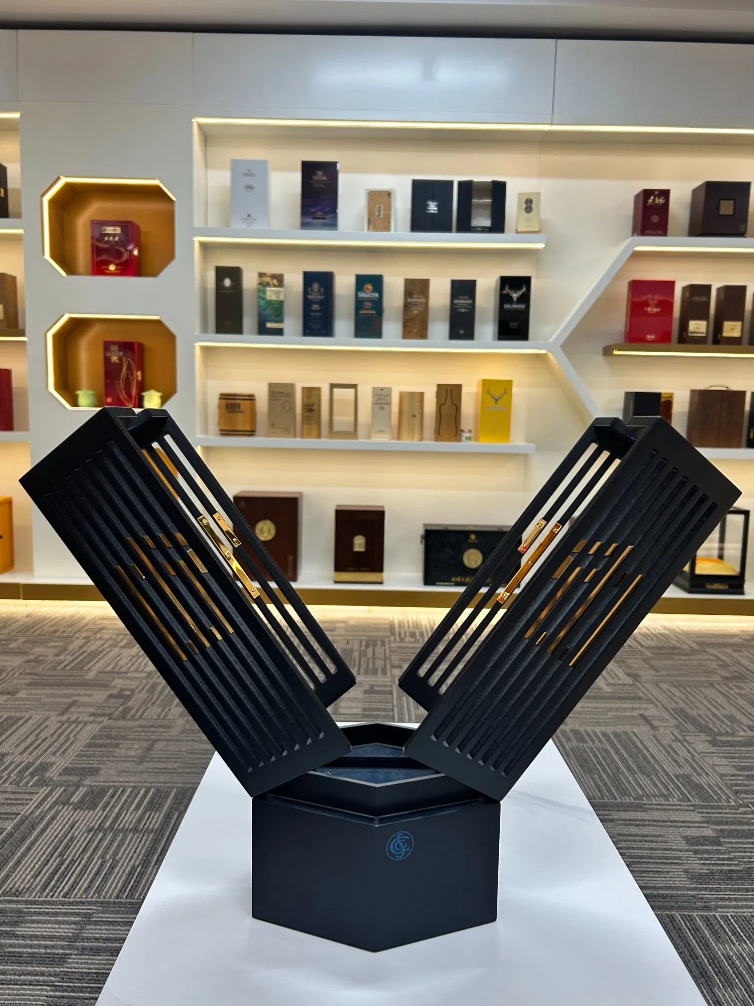 Luxury Custom Whisky Gift Box Premium Spirits Presentation Packaging with Unique Wing Opening Design