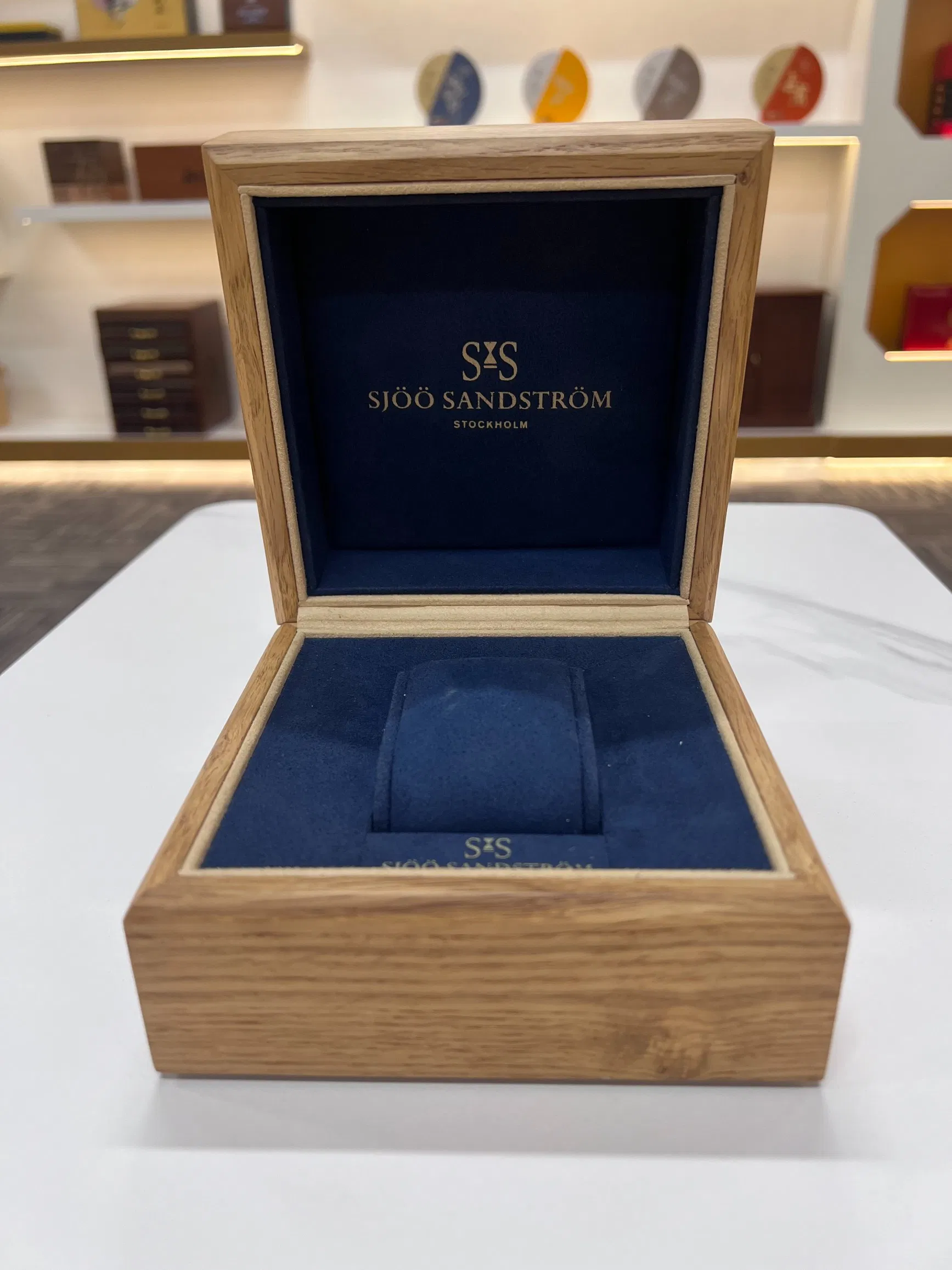 Natural Wooden Watch Display Case with Velvet Interior Single Slot Custom Logo Luxury Gift Packaging Box