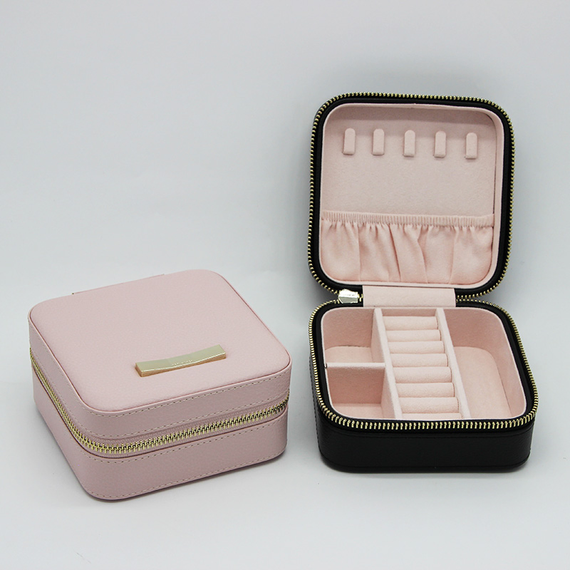 Chic Square Gift Box in Pink Leather with Stylish Gold Zipper