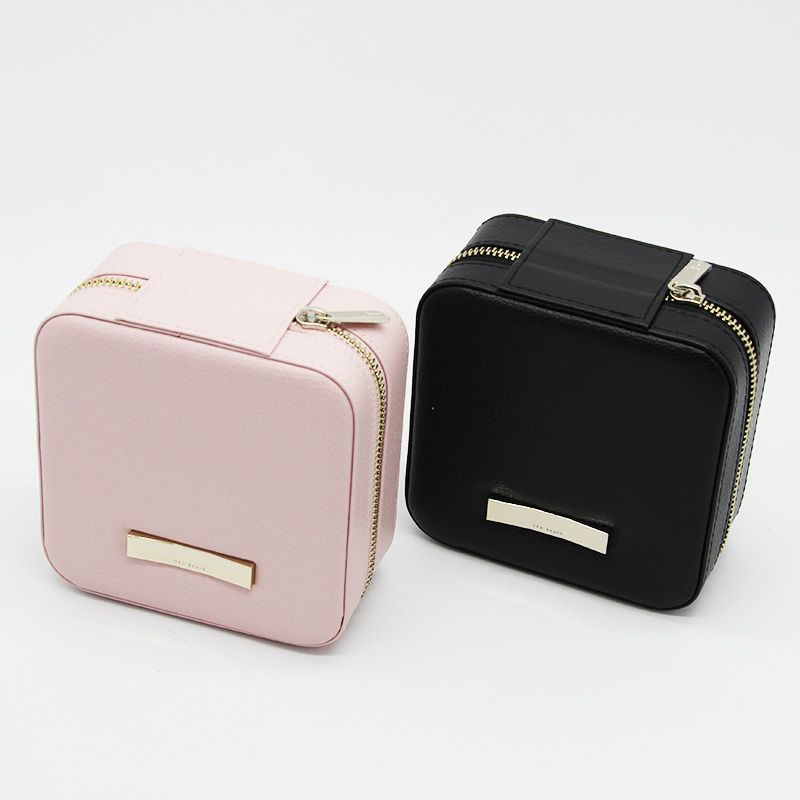 Chic Square Gift Box in Pink Leather with Stylish Gold Zipper