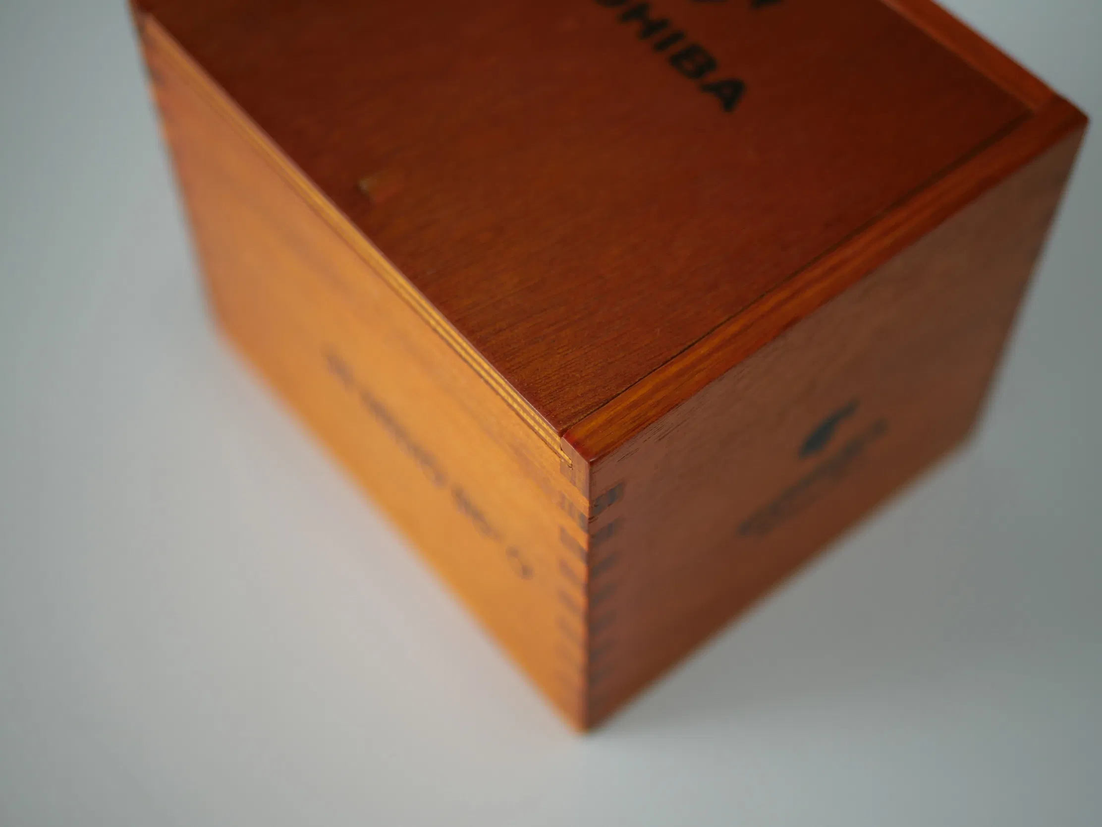 Custom High Gloss Piano Lacquer Cigar Box for Collectors
